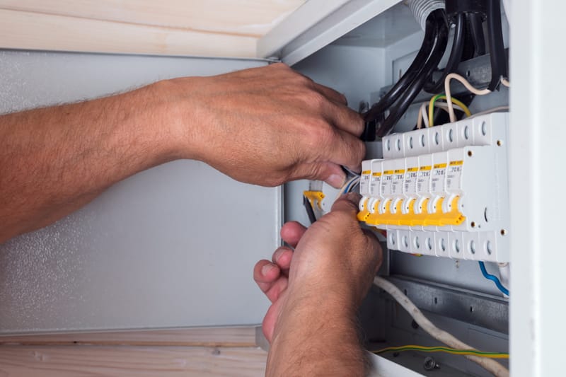 Instalaciones Eléctricas Reguladas e Industriales para Equipos de TI