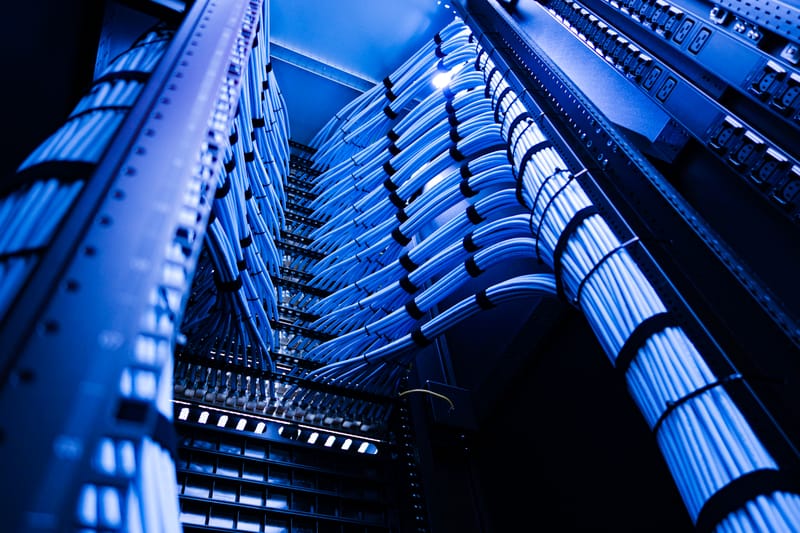 Reacomodo y Peinado de Racks y Gabinetes de Telecomunicaciones